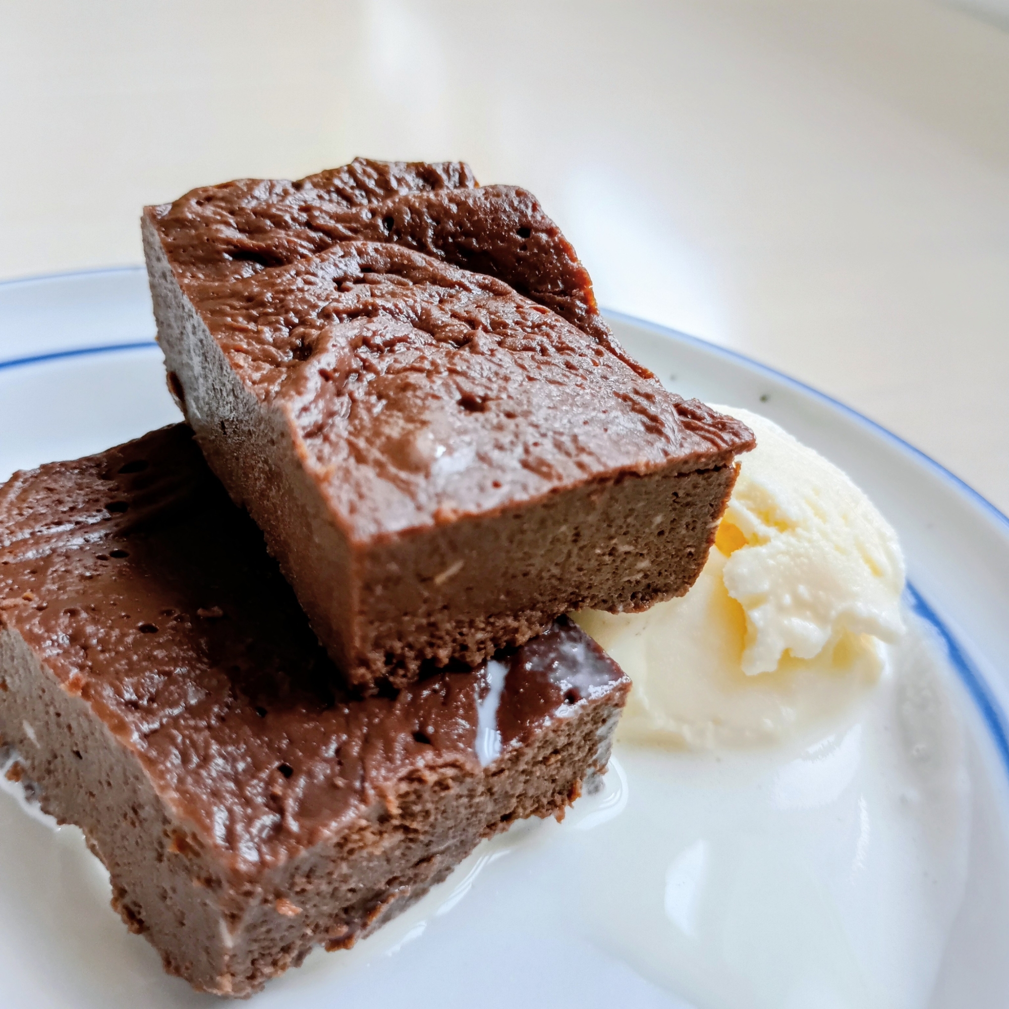 電子レンジで作るチョコケーキ【生クリーム不要】