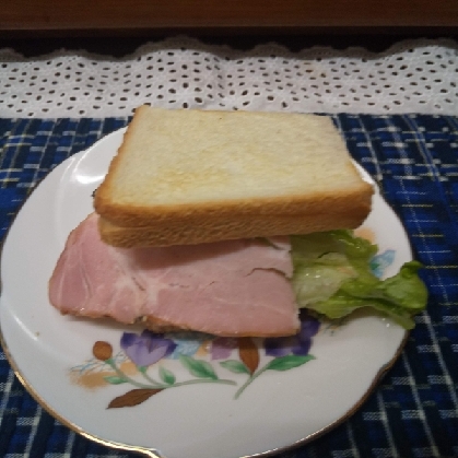 ここなっつんさん
こんにちは
食パンで失礼します