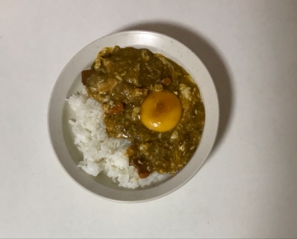 とってもまったり　｢温玉のっけすり卸し人参カレー」