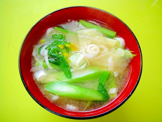 キャベツとアスパラ菜長ネギの味噌汁