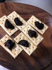 ワインに合うつまみ プルーンクラッカー レシピ 作り方 By 鷹cook 楽天レシピ