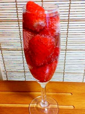 はじけるときめき ストロベリーパンチ レシピ 作り方 By Suikasky 楽天レシピ はじけるときめき ストロベリーパンチ レシピ 作り方 By Suikasky 楽天レシピ