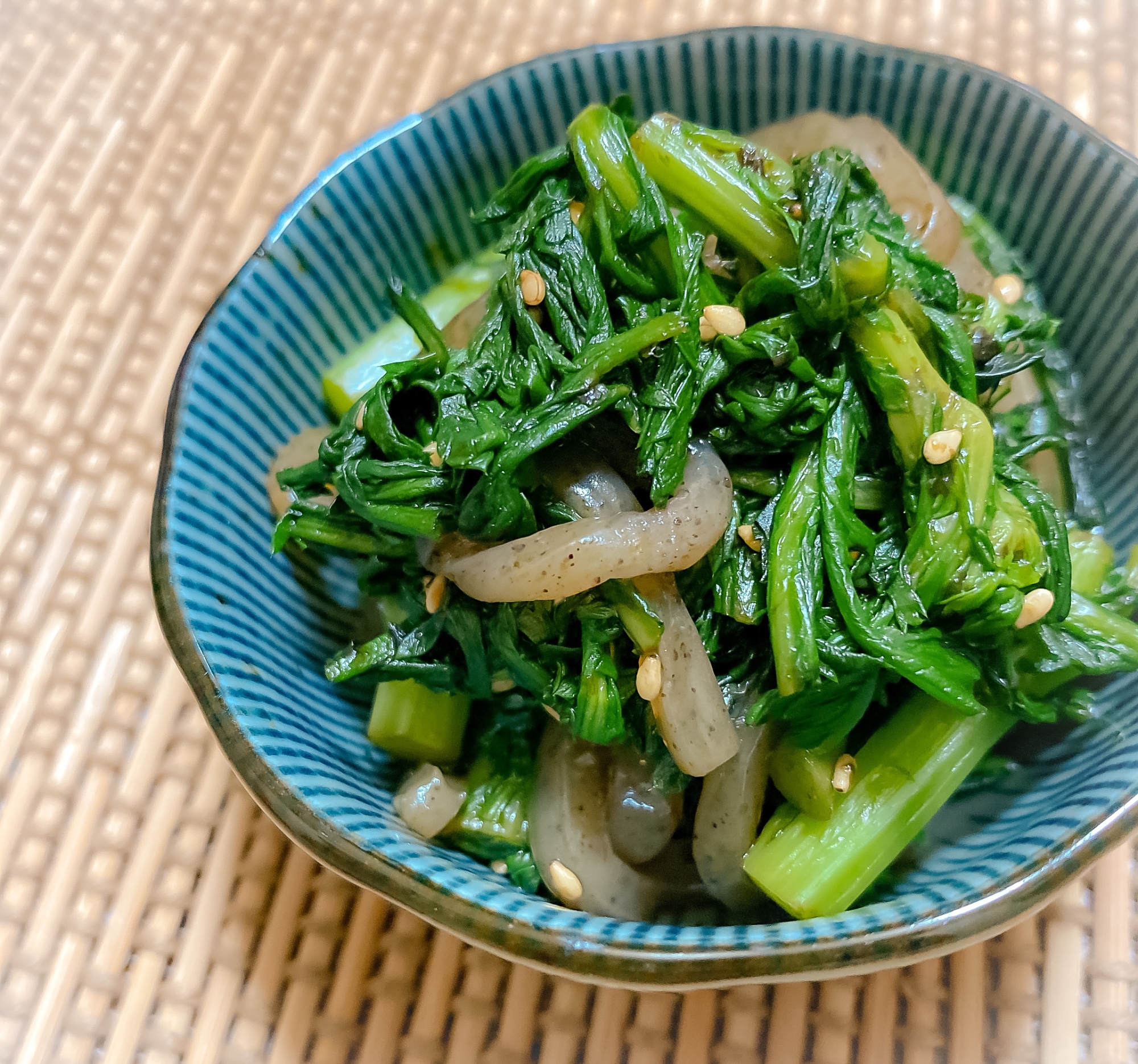 レンジで簡単♪春菊とこんにゃくの海苔佃煮和え