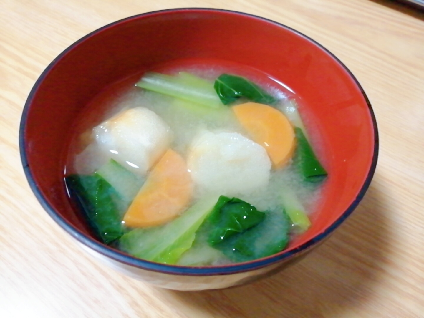 小松菜と人参と麩の味噌汁
