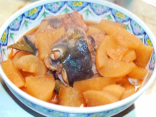 圧力鍋で味もしみしみ!ブリのアラでぶり大根♪