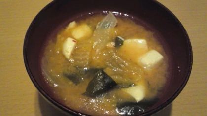 豆腐、明太子、新玉ねぎ、わかめ入れキムチスープ