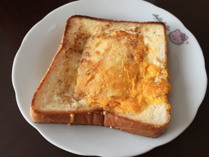 朝ごはんに作りました♪
チーズがサクサクになって、卵が半熟で美味しかったです(*^o^*)