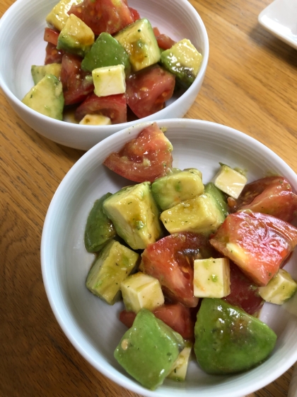 ミニじゃない普通のトマトで作りました。あえるだけで簡単で、美味しかったです！チーズの種類を変えたりしてまた作ってみます♡