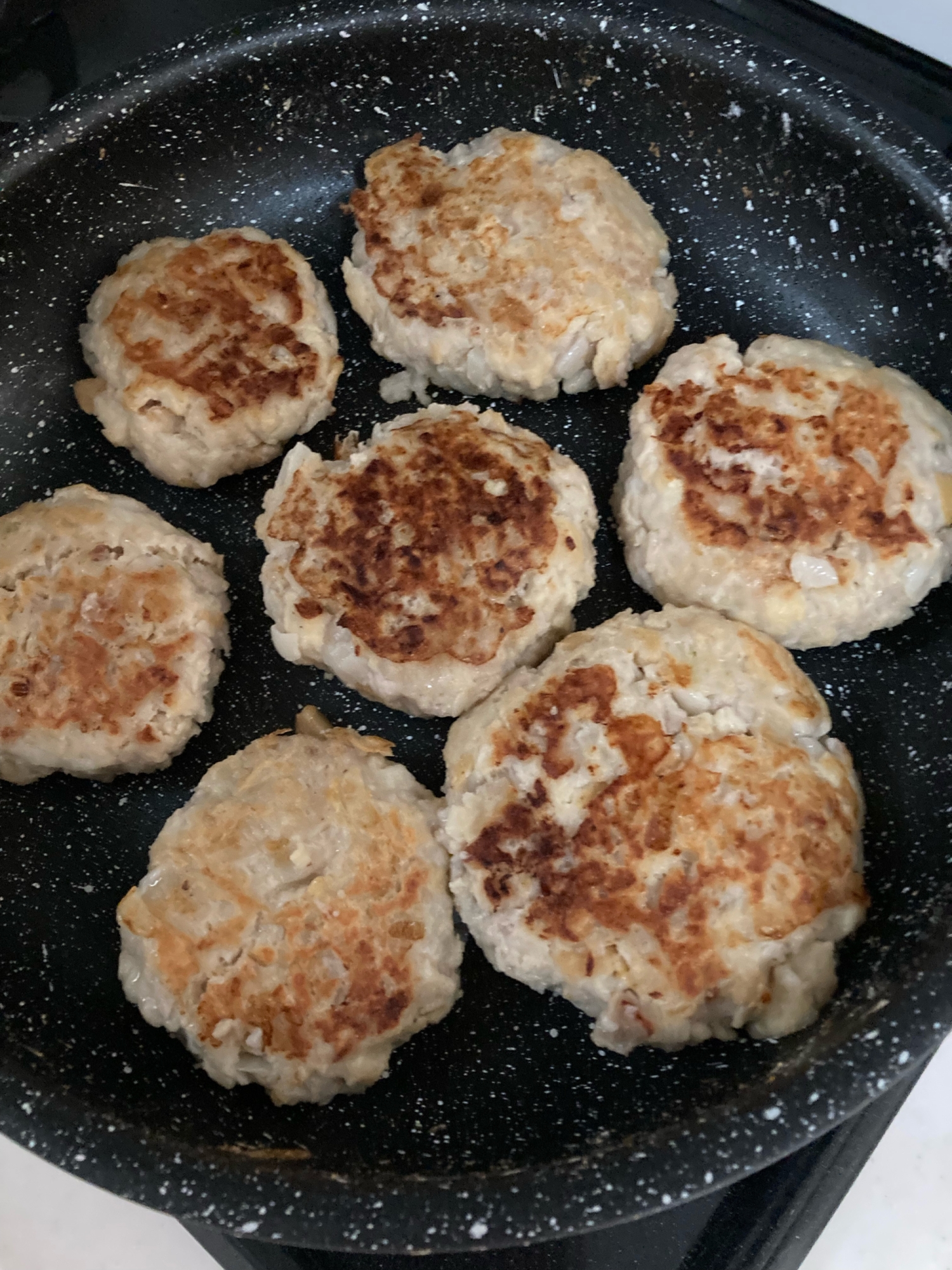 厚揚げと豚こま肉の粗挽き風ハンバーグ