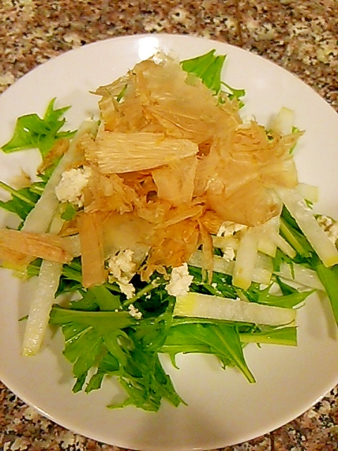 水菜と大根のナチュラルチーズサラダ