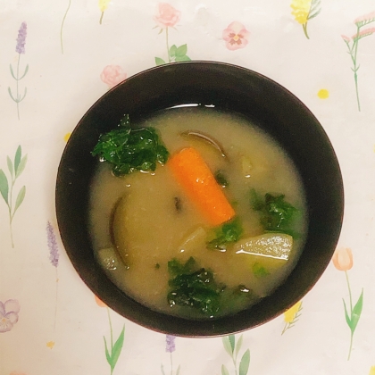 茄子と小松菜にんじんの味噌汁