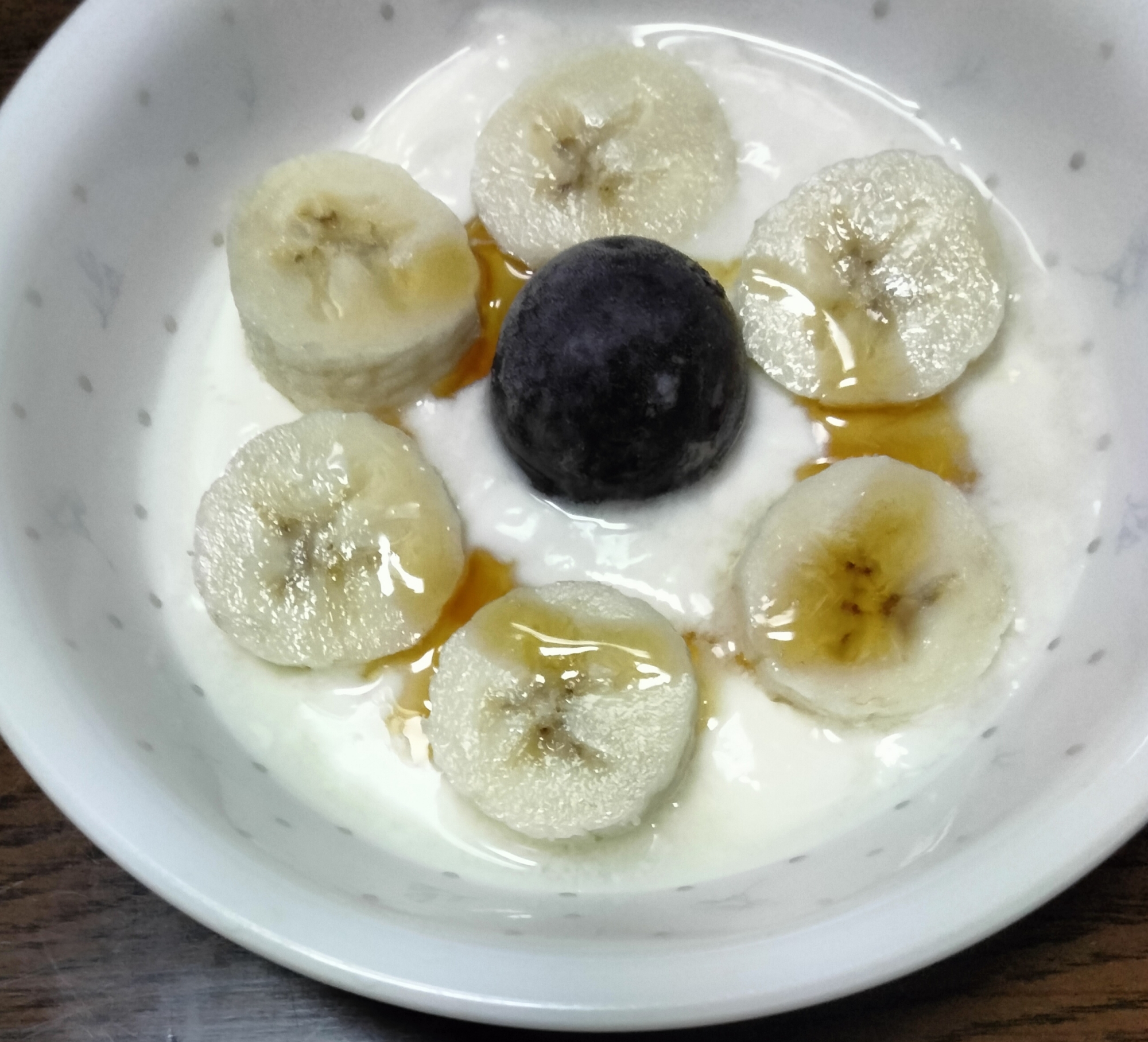 今日のヨーグルト♡バナナ&冷凍ピオーネ