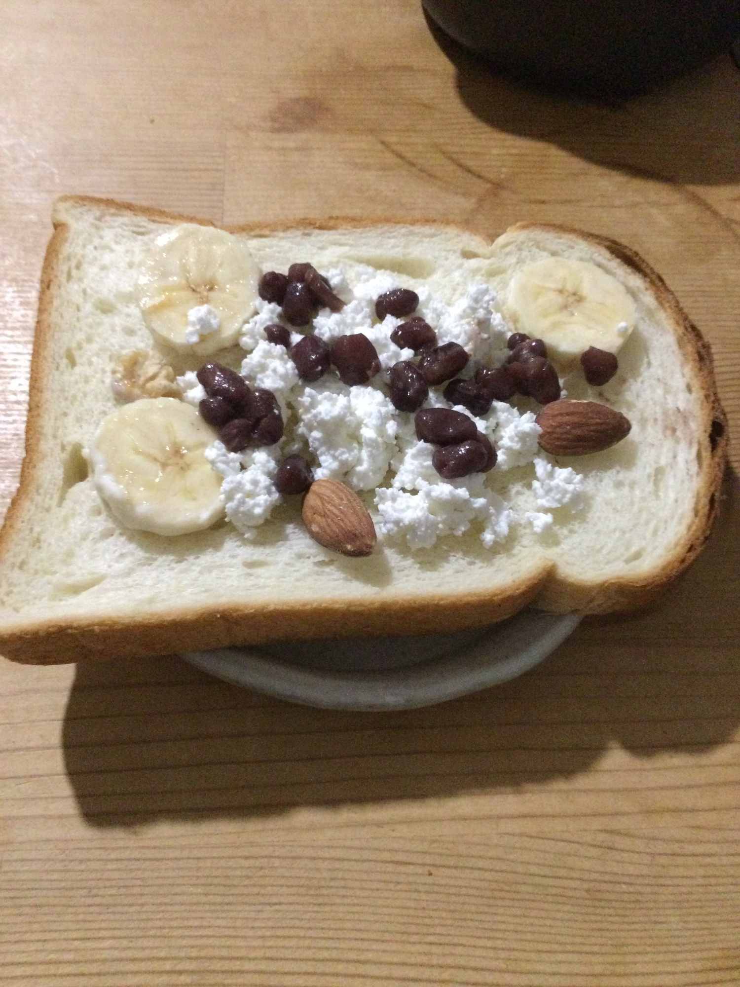 国産チーズナッツバナナ小豆オープンサンド