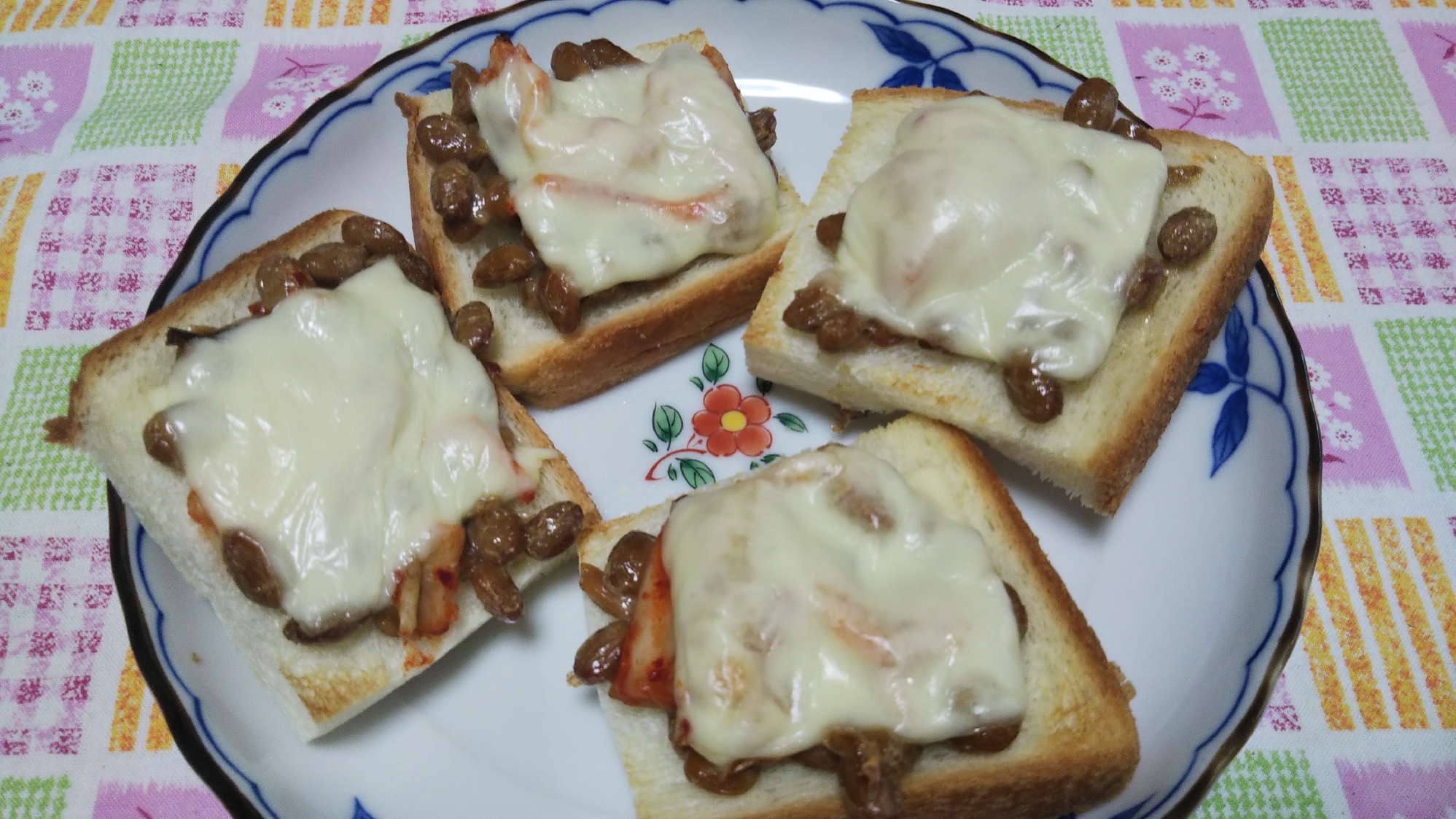 納豆とキムチとチーズの一口トースト☆