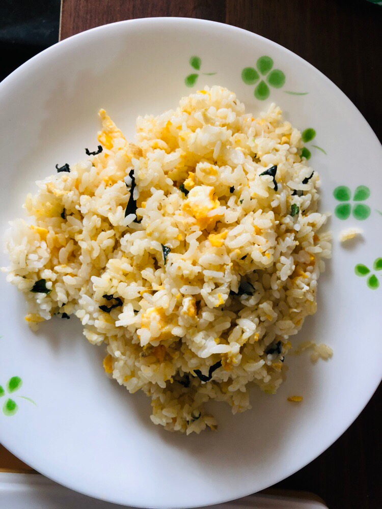 超簡単！わかめスープの素で美味しいチャーハン