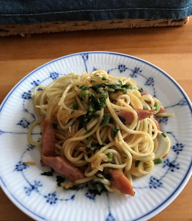 ウインナーとニラの焼きそば