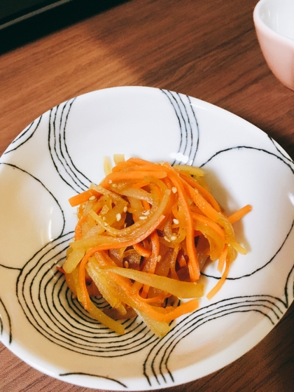 初めてヤーコンを調理しました！！
食べやすい甘辛の味付けでとても美味しくできました(-´∀`-)