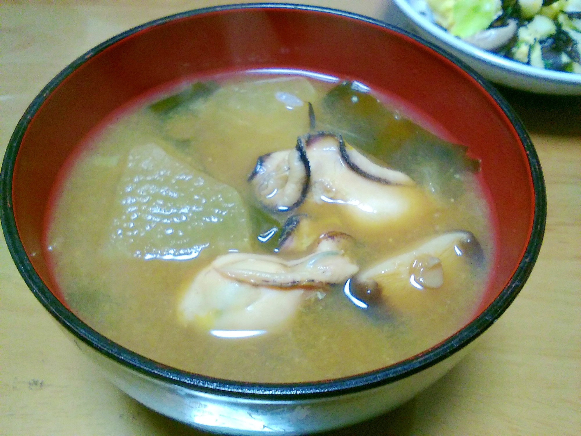 牡蠣と大根と椎茸の味噌汁