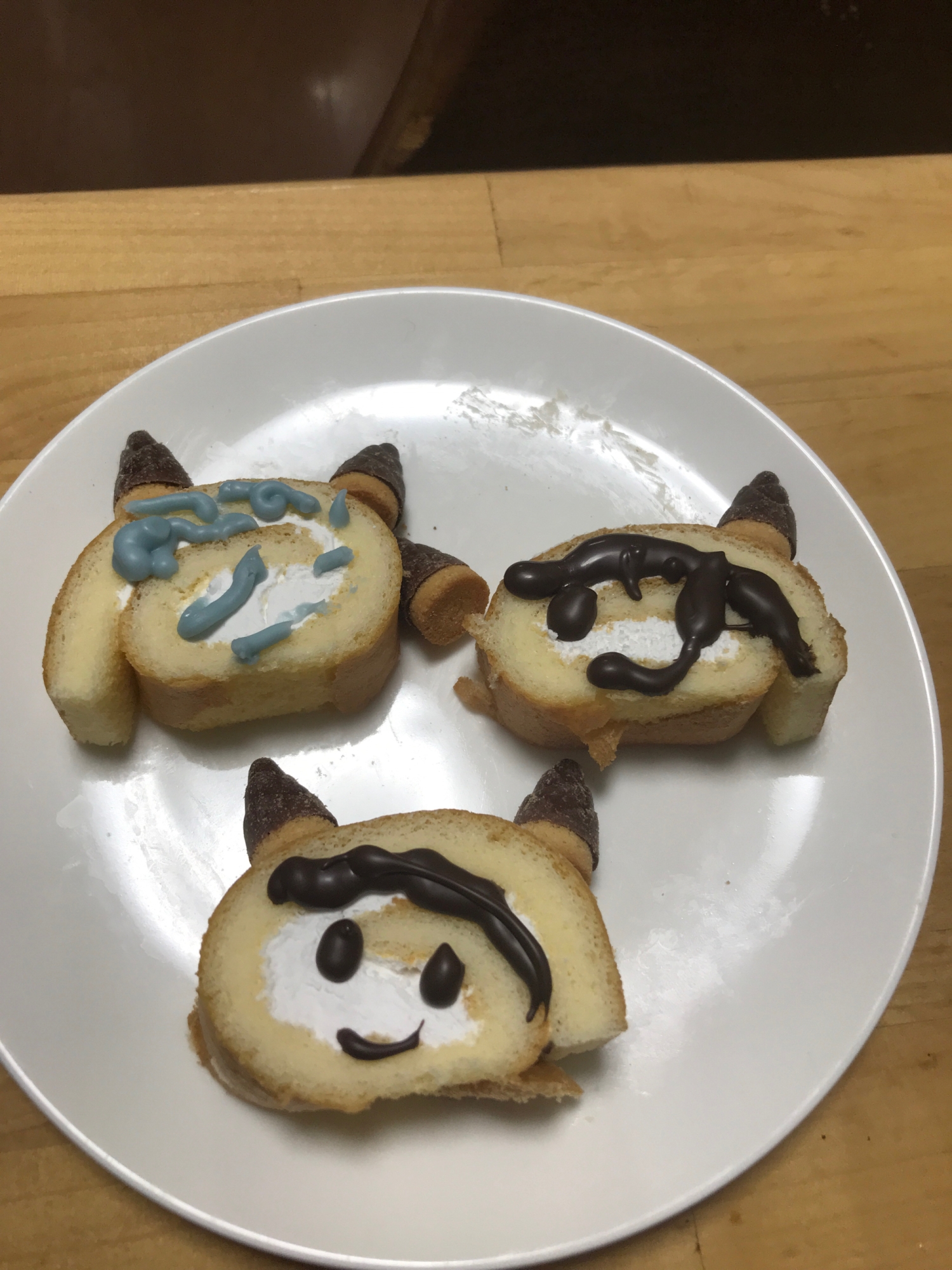 節分に　子供の作った　鬼ロールケーキ