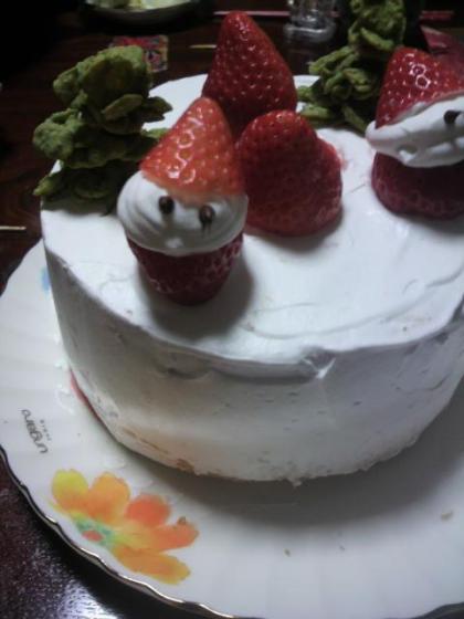 超簡単クリスマスケーキデコ☆苺のサンタさん