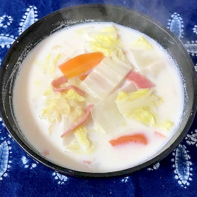 白菜とにんじんとハムのミルク味噌ラーメン