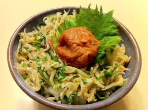 ごま油香る釜揚げしらす丼