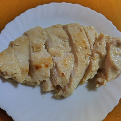 塩麹で作る☆鶏むね肉で、高級ハムの美味しさ。
