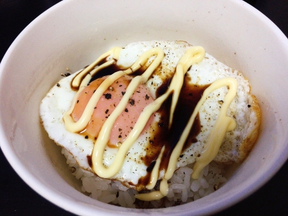 手軽に美味しい目玉焼き丼