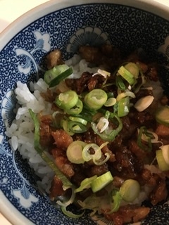 マグロのたたき丼