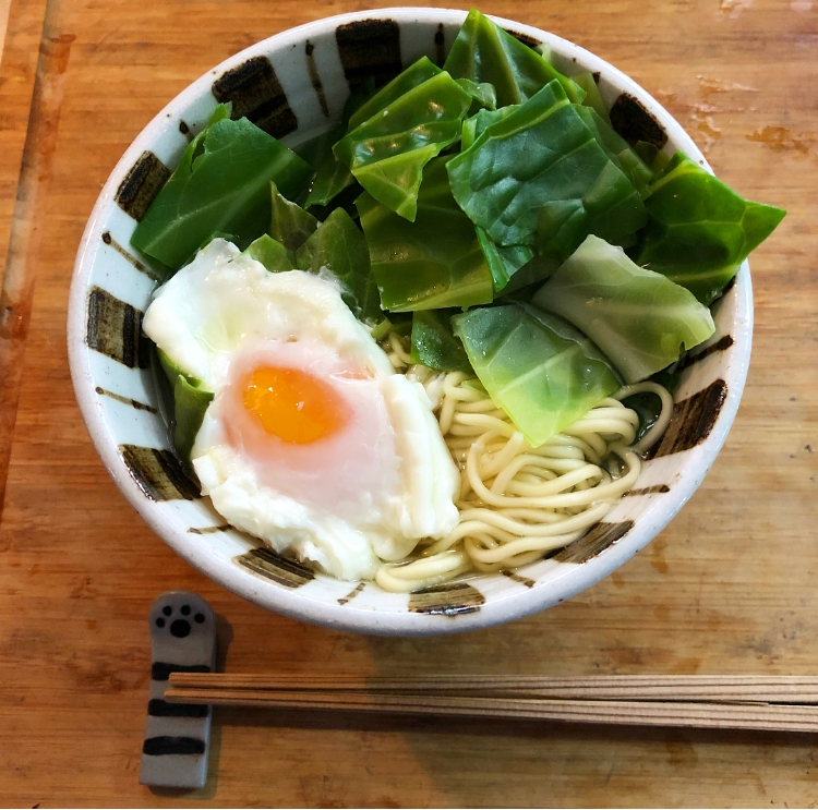 キャベツの外葉でインスタント麺アレンジ