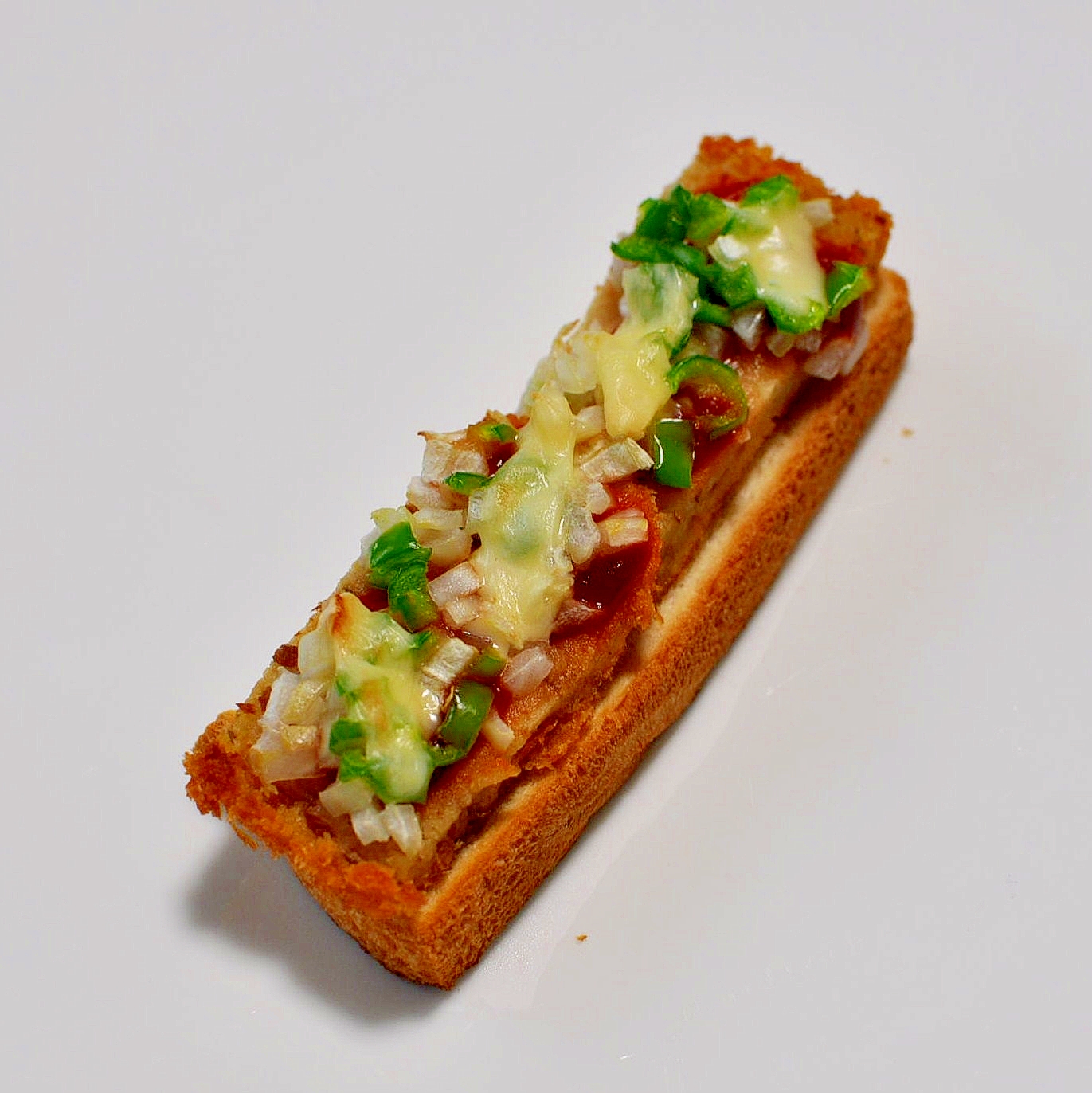 ミートコロッケ＆刻み玉ねぎ・ピーマンdeトースト