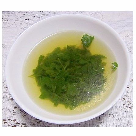 モロヘイヤのスープ（ごま油風味）