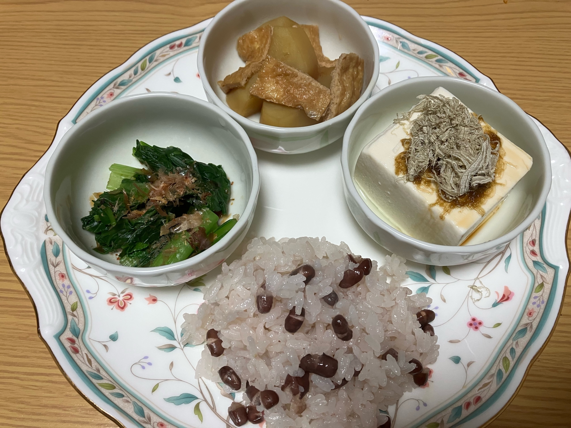 小豆ご飯と3種のおばんざいのランチ☆彡