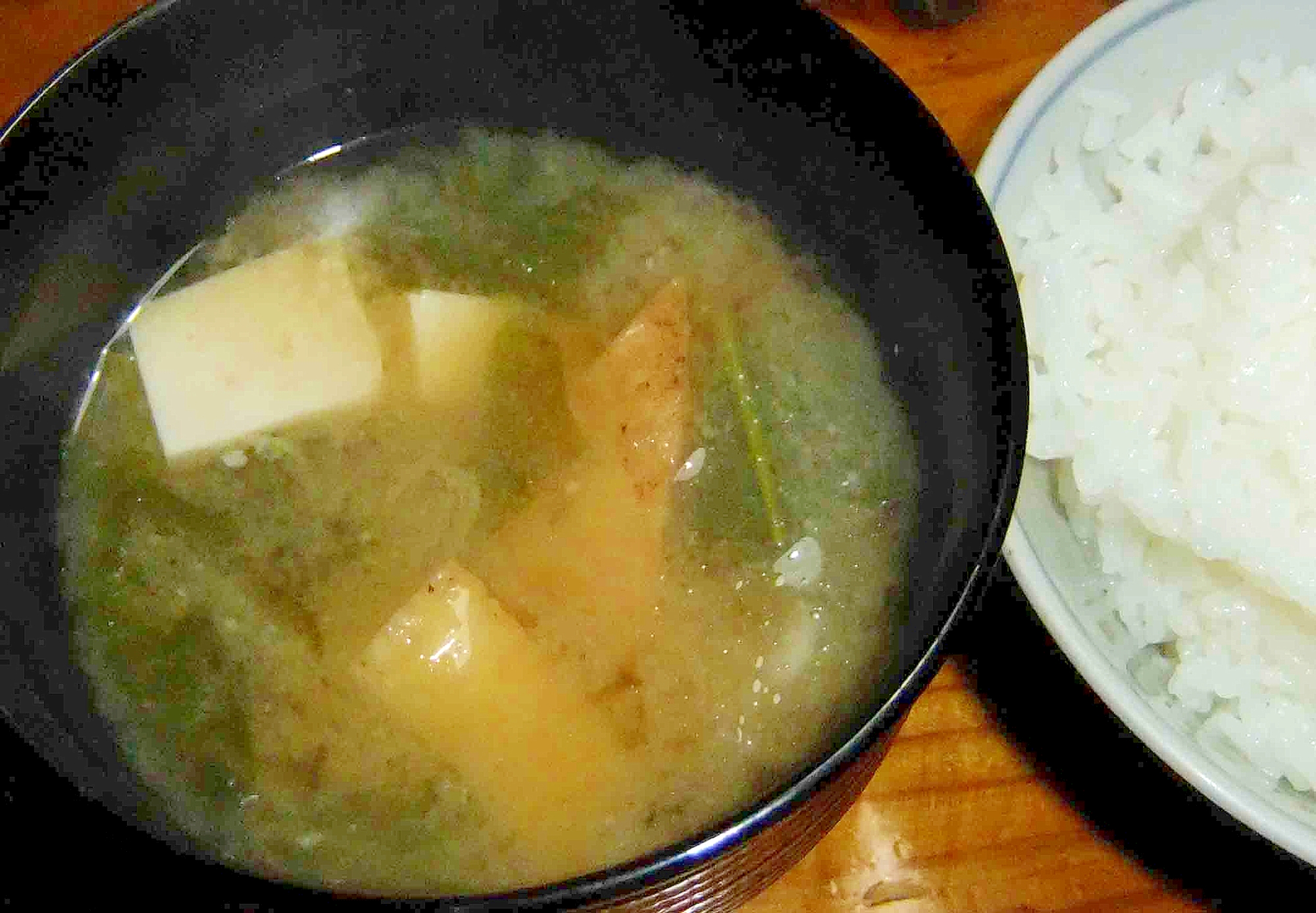 厚揚げ、蕪の葉、お豆腐のお味噌汁