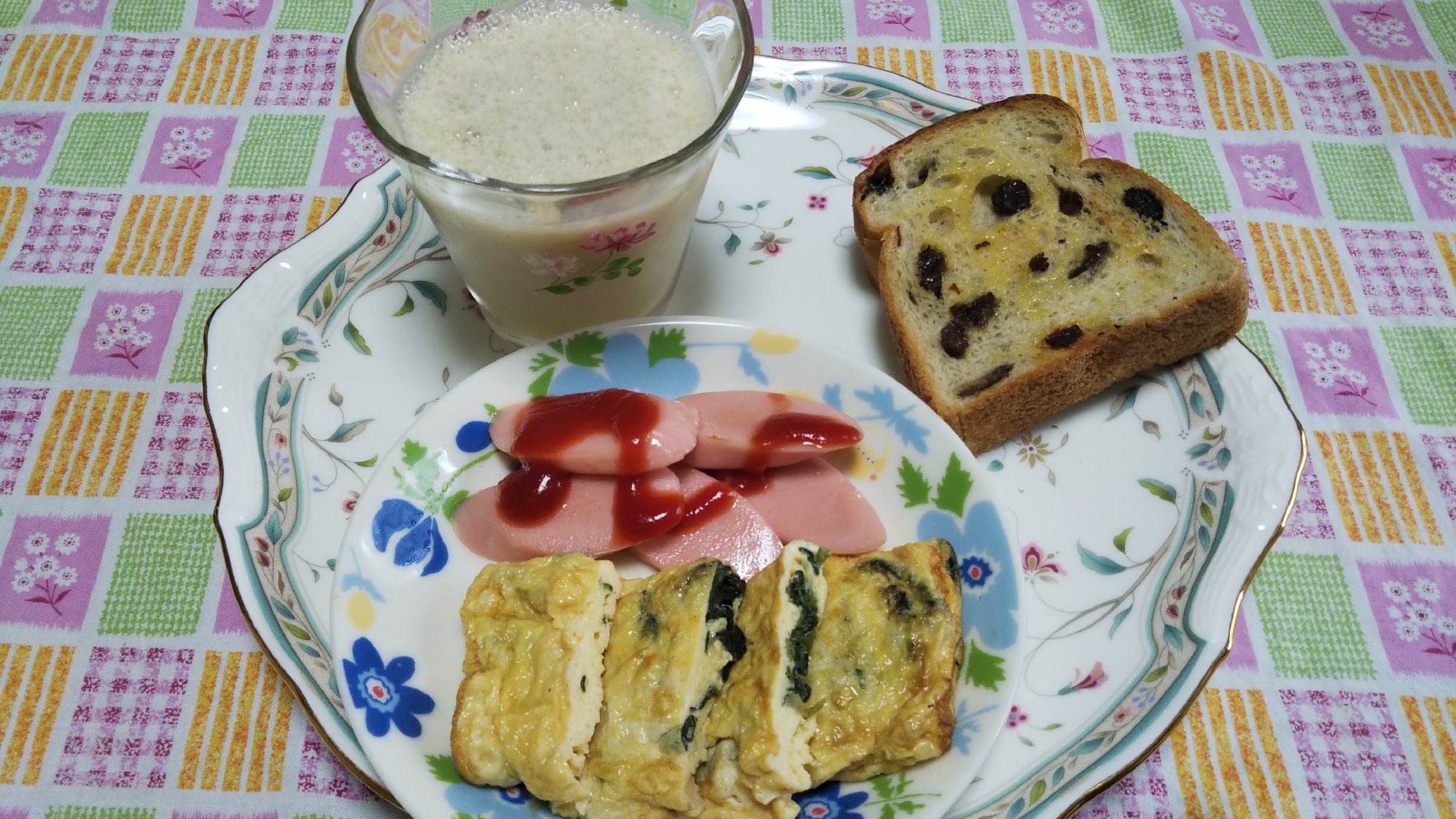 ほうれん草卵焼きとスムージーとレーズントースト☆