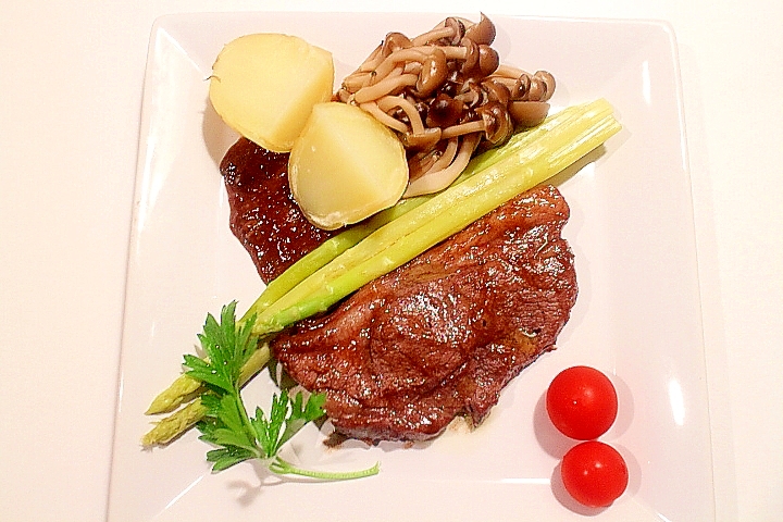 お好み焼ソースをアレンジ 濃厚ソースのラムステーキ
