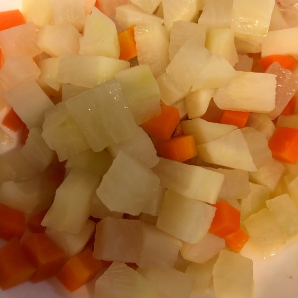 離乳食完了期 レンジで大根と人参のコンソメ煮 レシピ 作り方 By ズボラでもおいしいごはんが食べたい 楽天レシピ 離乳食完了期 レンジで大根と人参のコンソメ煮 レシピ 作り方 By ズボラでもおいしいごはんが食べたい 楽天レシピ