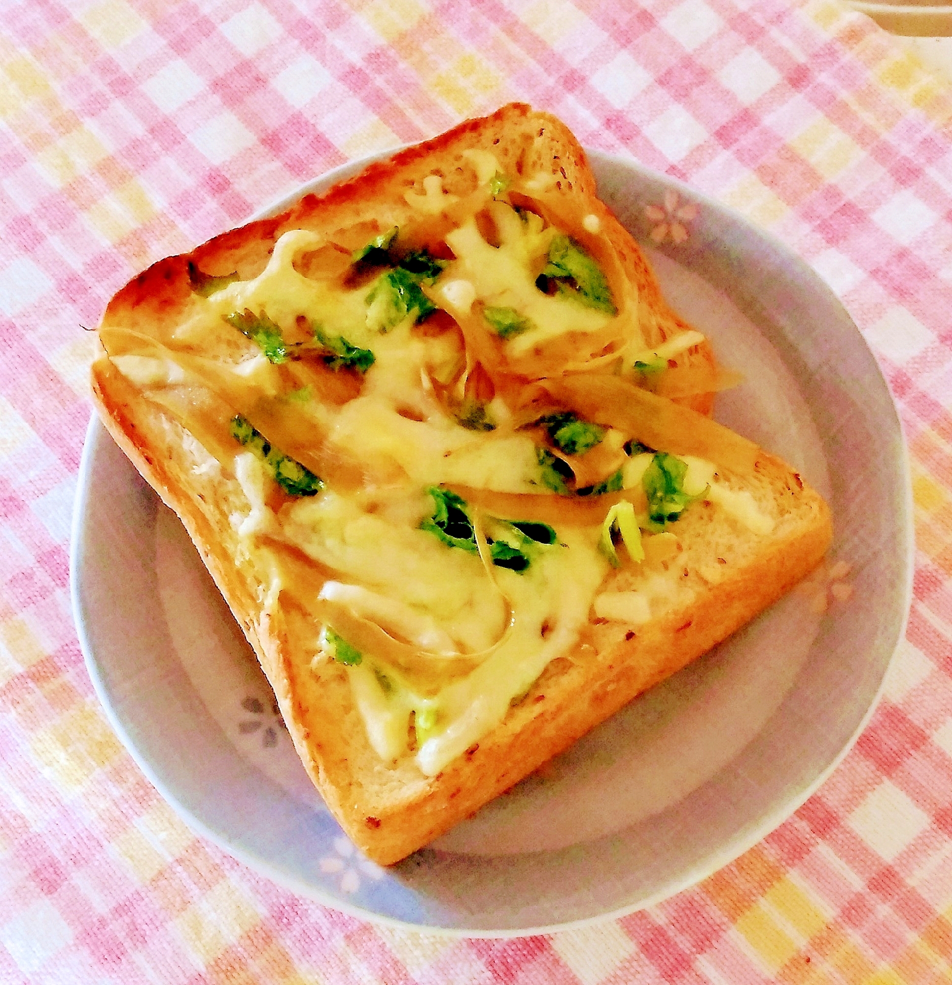 ごぼうとセロリの葉のチーズトースト