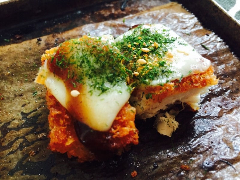 リメイクおつまみ！チキンカツのチーズお好み焼き風