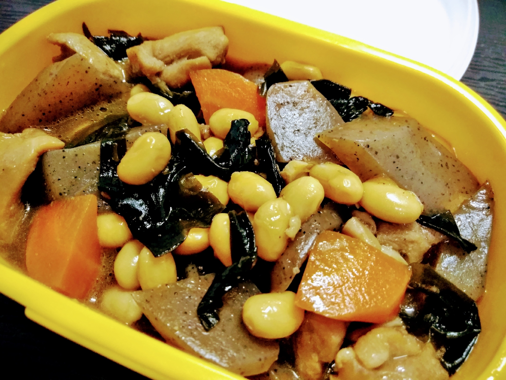 沢山作って作り置き!鶏肉とワカメの豆煮