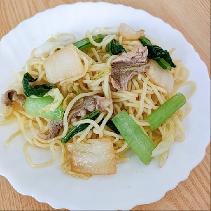 お弁当に 豚こまと白菜小松菜入り醤油焼きそば