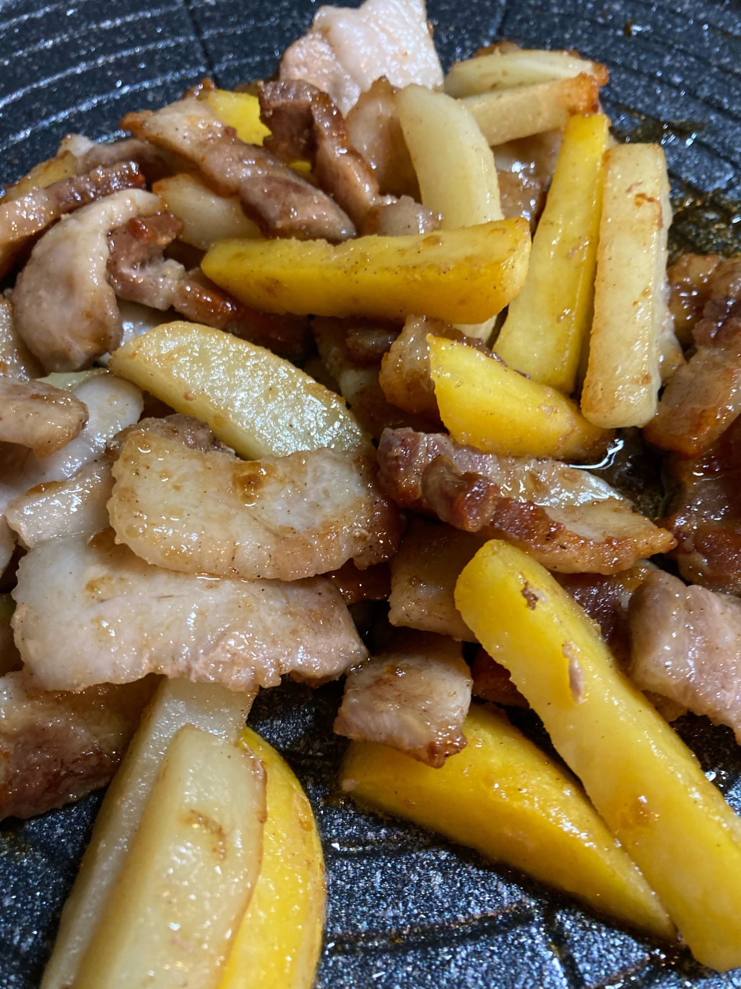 サムギョプサル鍋で《ポテト＆バラ肉炒め》