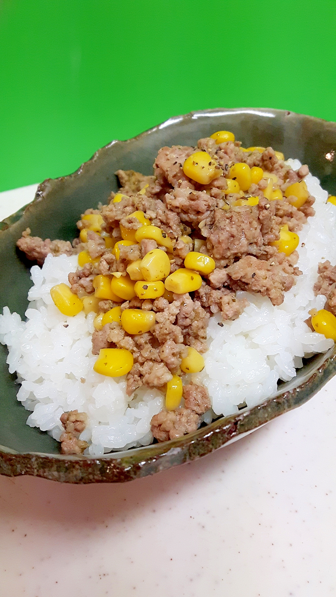 子供が喜ぶ 合挽肉とコーン缶のバジル風味丼 レシピ 作り方 By Acchan66 楽天レシピ