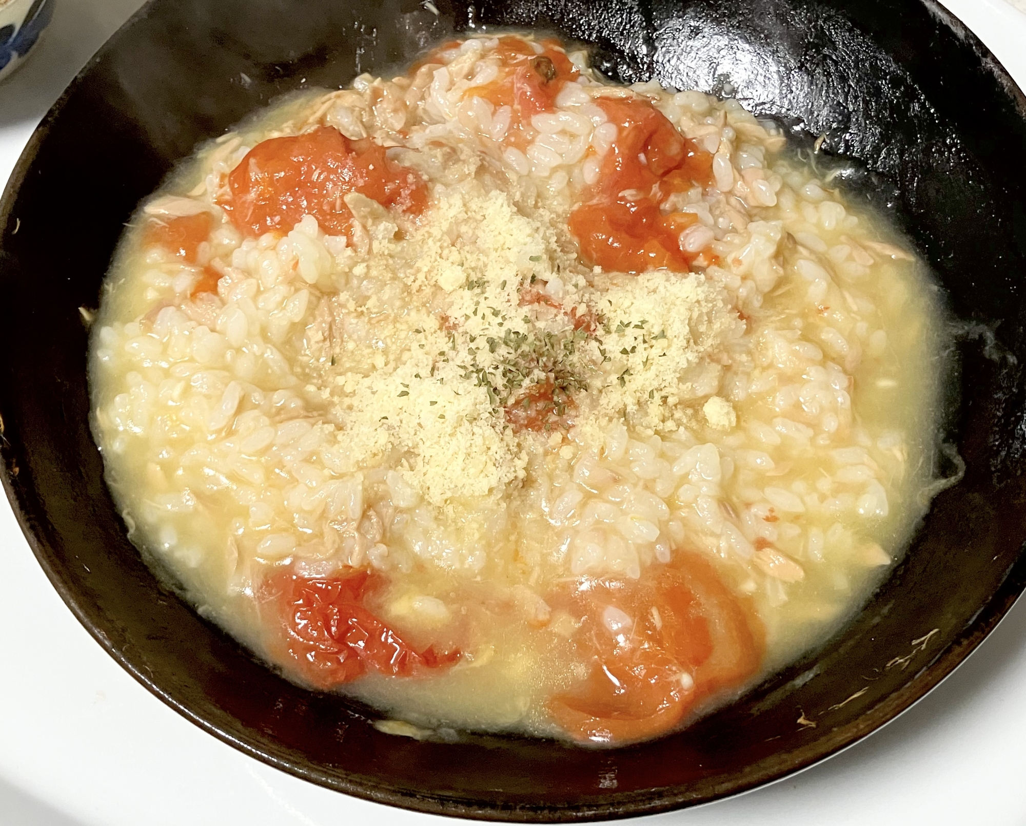 簡単☆ツナとトマトとチーズのリゾット
