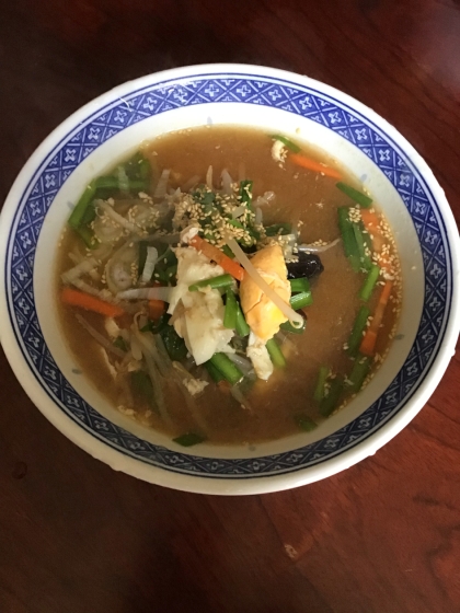 野菜のせラーメン