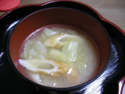 キャベツと竹輪の味噌汁