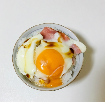 目玉焼きとベーコン焼き