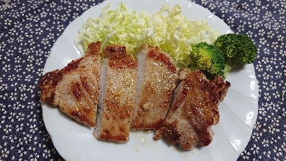 厚切り豚肉の塩コショウ焼き