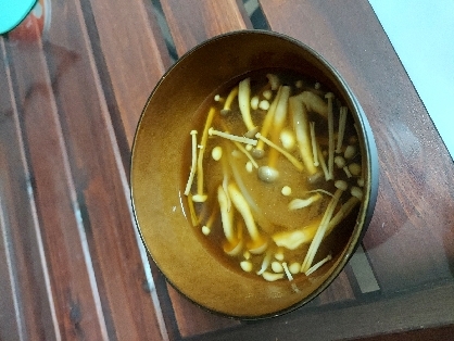シメジとエノキのお味噌汁