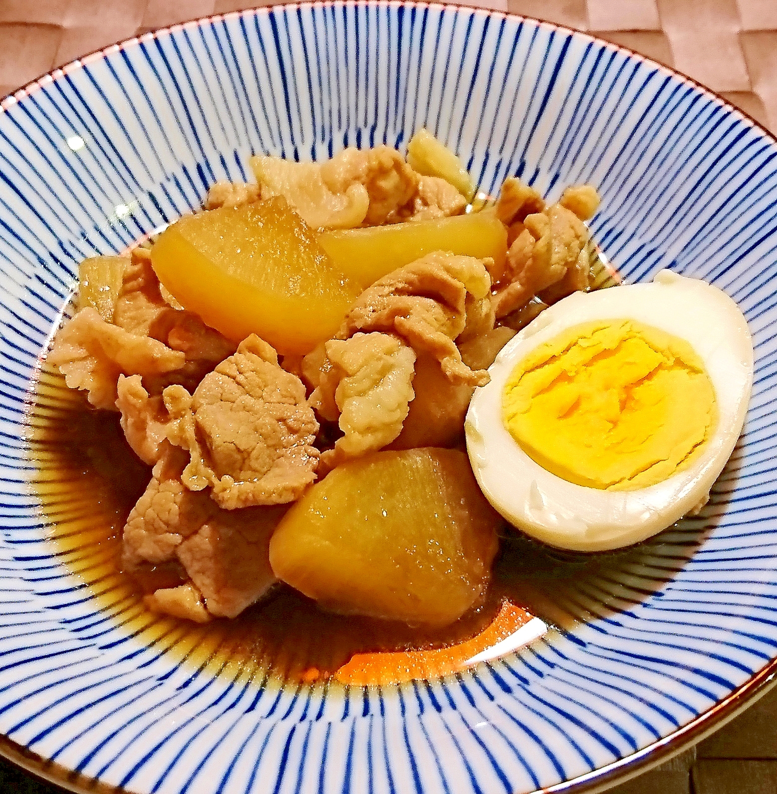 豚肉と大根と玉子の煮物